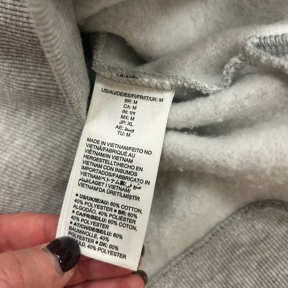 Amazon essential crew neck sweatshirt - Picture 3 of 6